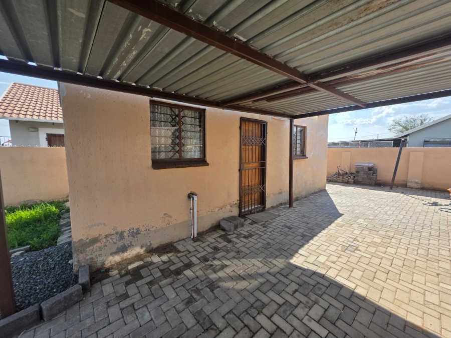 2 Bedroom Property for Sale in Roodepan Northern Cape